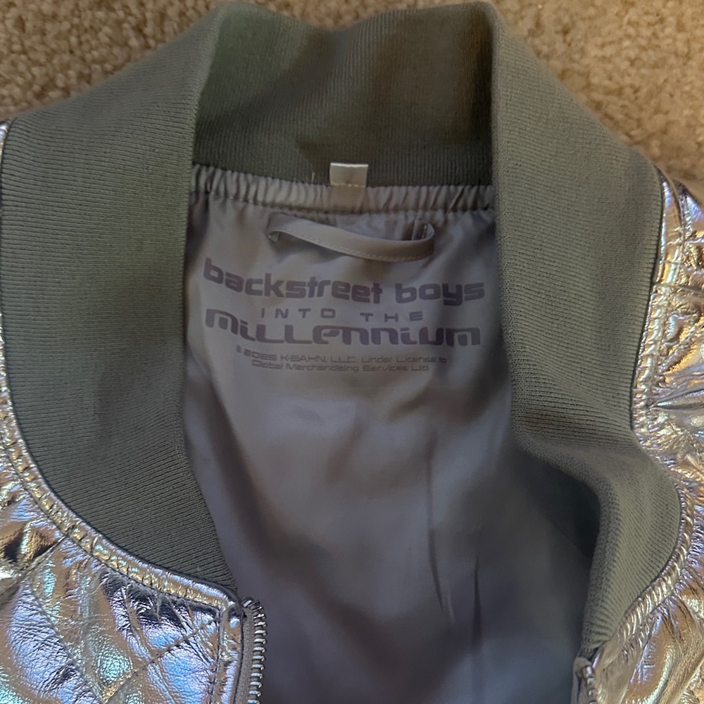 Silver Quilted Backstreet Boys Jacket Exclusively from The Sphere Show 2/14/26 - Picture 8 of 10